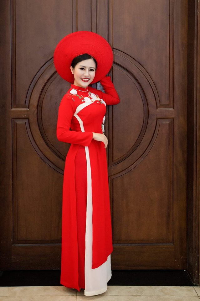 Và bộ sưu tập áo dài cươi của Linhxinh Xinh sẽ giúp bạn “hóa thân” thành cô dâu lộng lẫy nhất trong ngày trọng đại của mình.