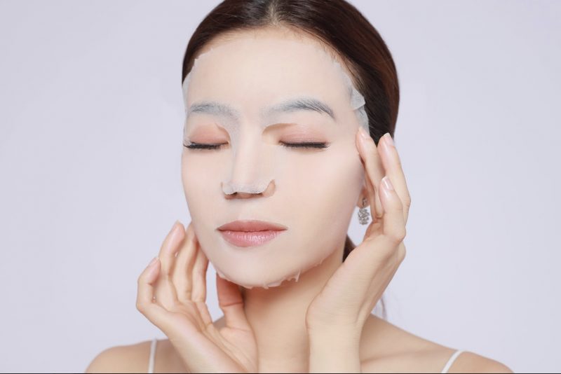 Sử dụng mặt nạ giấy giúp chăm sóc da tốt hơn