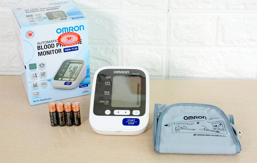 Máy đo huyết áp điện tử Omron 7130