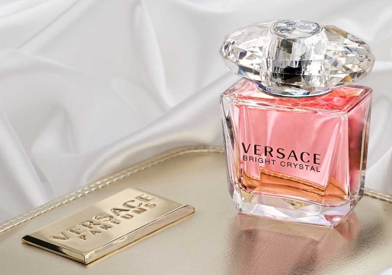 Nước hoa Versace Bright Crystal của Ý có mùi hương nhẹ nhàng, nữ tính