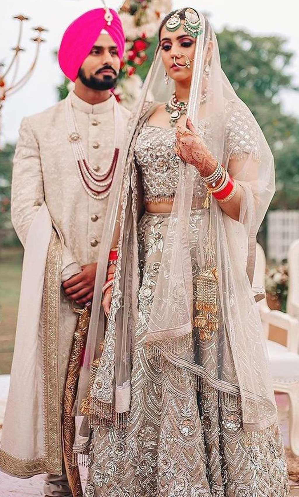 Mới lạ trong váy cưới truyền thống Ấn Độ.