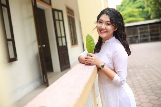 Nữ sinh Nghệ An đạt thành tích 9.75 môn Ngữ Văn vừa qua có tên Đậu Vĩnh Phương Uyên (sinh năm 1999)