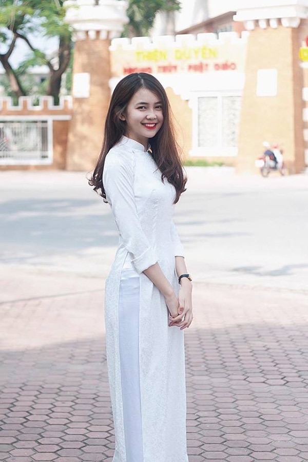 Lê Thị Quỳnh Chi - 12A9 - Dự Thi Miss VOV, cô bạn xinh đẹp vời nụ cười rạng rỡ có chiều cao 1m70