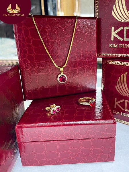 Kim Dung Thông là một trong các doanh nghiệp nổi tiếng tại Vinh trong kinh doanh lĩnh vực vàng bạc đá quý