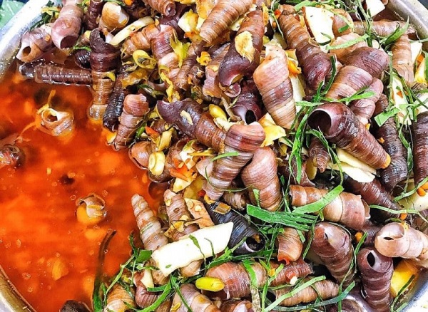 Ốc Mai là một trong những quán ốc nổi tiếng với hương vị thơm ngon cùng chất lượng hàng đầu hiện nay tại Nghệ An.