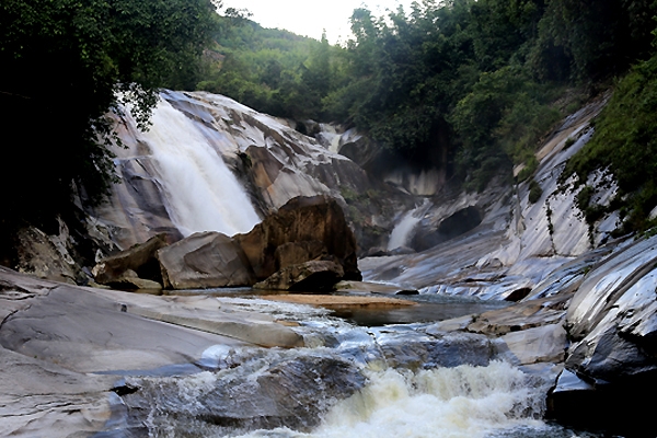 Các điểm du lịch sinh thái tại Nghệ An đẹp nổi tiếng với Thác 7 Tầng ở huyện Quế Phong, Nghệ An