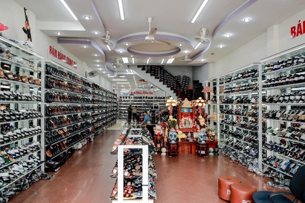 Chiến ADAM được biết đến là một trong các shop giày nam tại Nghệ An luôn được người tiêu dùng đánh giá cao về mẫu mã đẹp và có độ uy tín, chất lượng tốt