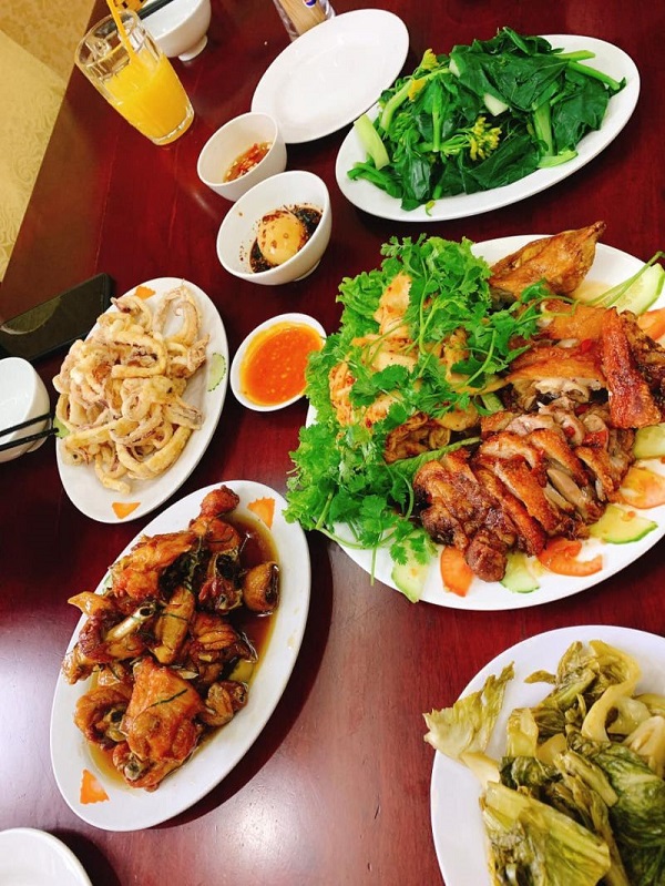Top các quán cơm gà tại Nghệ An ngon và chất lượng với Nhà Hàng Cơm Gà Thượng Hải