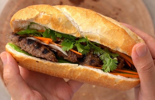 Top các thương hiệu bánh mỳ tại Nghệ An nổi tiếng ngon và chất lượng với Bánh Mì Thịt Nướng Ni Huế