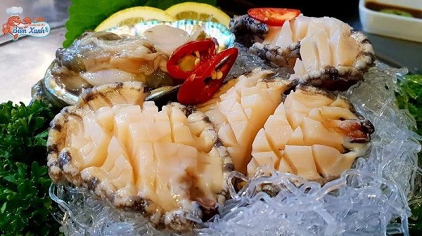 Nhà hàng hải sản Biển Xanh tự hào là một trong những địa chỉ hàng đầu cung cấp bào ngư tươi ngon và chất lượng nhất hiện nay
