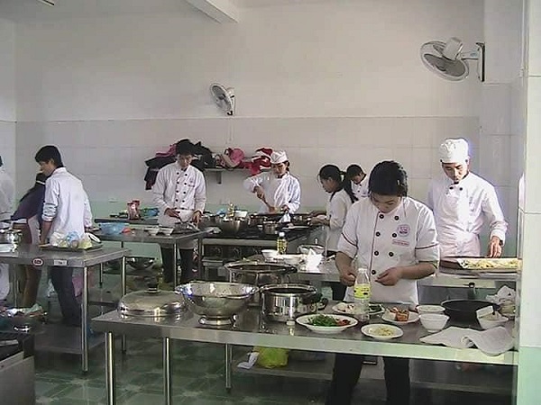 Top trung tâm dạy nấu ăn tại Nghệ An uy tín và chất lượng với Trường Trung cấp Kinh tế Kỹ thuật Hồng Lam